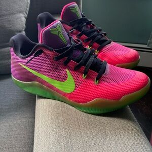 Gently Used Nike Kobe 11 EM LOW Mambaacurial